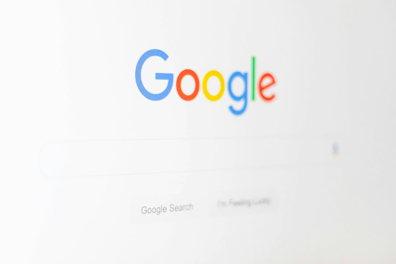 AI 內容被 Google 懲罰的原因是什麼？排名蒸發的徵兆與修復步驟