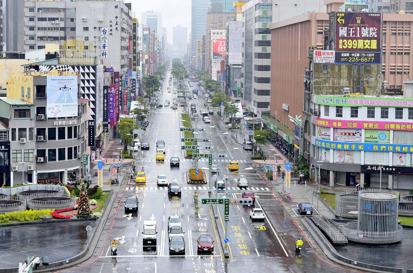 城市道路與建築空拍，象徵高雄企業在地 SEO 與 Google 地圖排名
